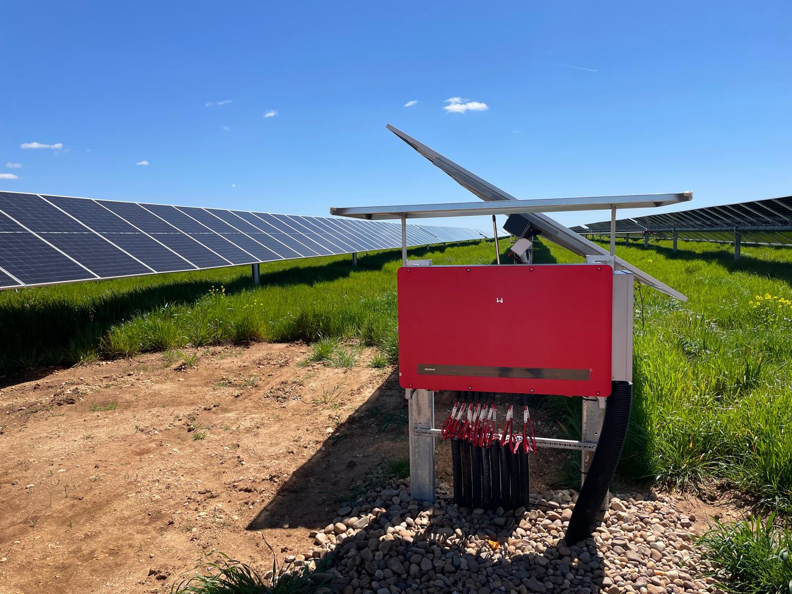 Equipo técnico Indeca durante soporte fotovoltaico como partner oficial GoodWe en España y Portugal
